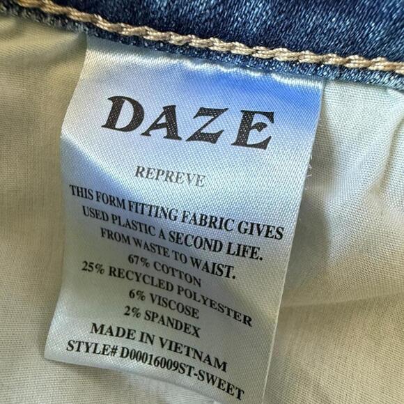 DAZE Repreve Distressed Straight Leg Jeans – Size 28 - Picture 4 of 7